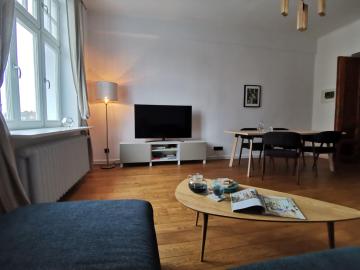 Designer Apartment 110m2 with King Size Beds & Equipped Kitchen