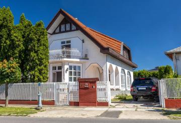 Compass Apartmanok I