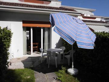 Beautiful villa with garden For 6 - Tv - Ac by Beahost Rentals