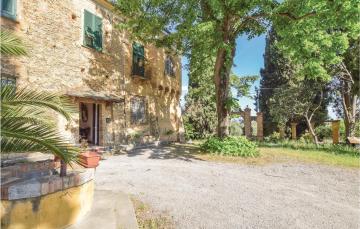 Beautiful home in Albenga with 2 Bedrooms and WiFi