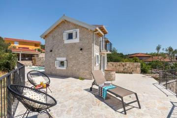 Peaceful Stone Nest with private pool