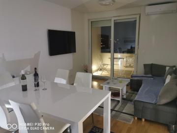 CITY CENTER PEARL #brand new&attractive new building&area#home office#direct access to garage#two toilets#12 min from square