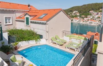 Amazing home in Pucisca with 7 Bedrooms, Outdoor swimming pool and Heated swimming pool