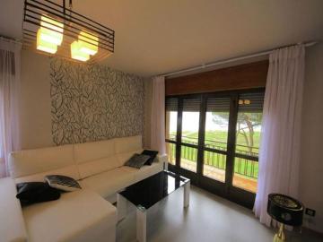 Large sunny apartment in Sanxenxo with direct access to the beach