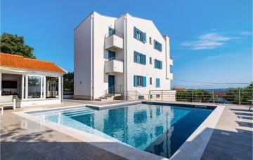 Amazing apartment in Lukoran with 2 Bedrooms, WiFi and Outdoor swimming pool
