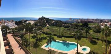 Lujoso apartamento ático dúplex con vistas al mar y Fuengirola