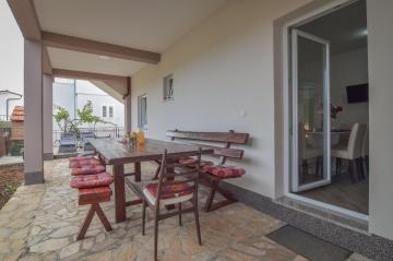 Apartment Pocrnja