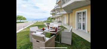 APPARTAMENTO INCANTEVOLE CON VISTA LAGO E SERVIZI