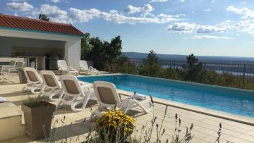 Cozy Holiday Home with pool
