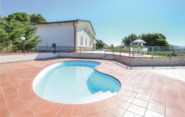 Nice home in Monreale with 5 Bedrooms, WiFi and Outdoor swimming pool
