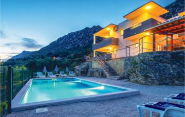 Three-Bedroom Holiday home Omis with an Outdoor Swimming Pool 08
