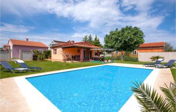 Beautiful home in Valbandon with Jacuzzi, WiFi and Outdoor swimming pool