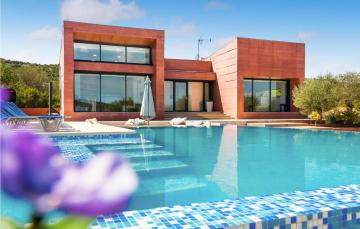 Stunning home in Vodice with 5 Bedrooms, Jacuzzi and WiFi