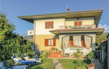 Amazing home in Montignoso -MS- with 3 Bedrooms and WiFi