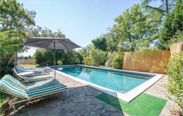 Amazing home in Foiano with 5 Bedrooms, WiFi and Private swimming pool