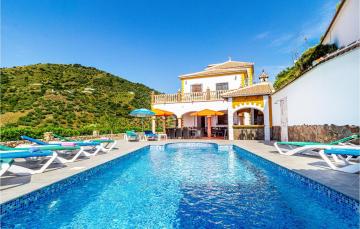 Beautiful Home In Sayalonga With 6 Bedrooms, Jacuzzi And Outdoor Swimming Pool