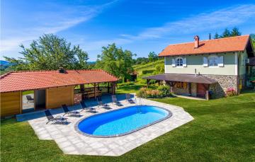 Stunning home in Jalzabet with 3 Bedrooms, WiFi and Outdoor swimming pool
