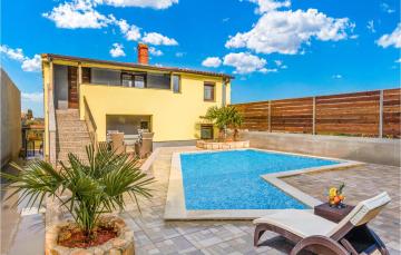 Awesome home in Valtura with Jacuzzi, WiFi and Outdoor swimming pool