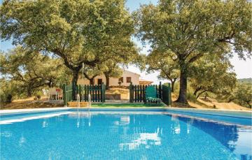 Beautiful Home In Villaviciosa De Crdo, With Wifi, Private Swimming Pool And Outdoor Swimming Pool