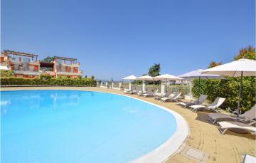 Nice apartment in Pizzo with 1 Bedrooms, WiFi and Outdoor swimming pool