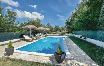 Awesome home in Prgomet with 4 Bedrooms, Jacuzzi and Outdoor swimming pool
