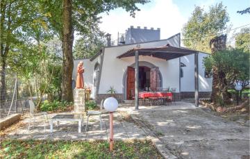 Awesome home in Loc Monte Poro I with 3 Bedrooms and WiFi