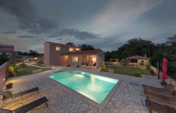 Villa Klo - with pool
