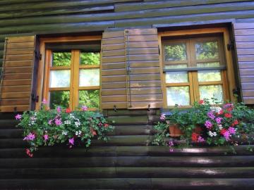 Plitvice Lakes vacation house Snow Hill with jacuzzi and swimming pool