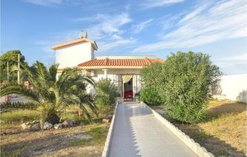 Beautiful home in Pachino with 3 Bedrooms and WiFi