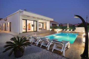 Villa with heated pool - Villa Luna & Pia
