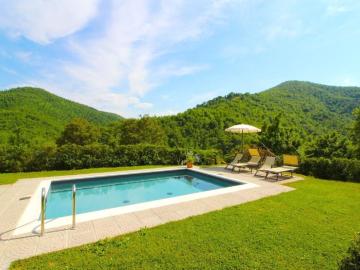 Charming holiday home in Castiglion Fiorentino with pool