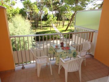 Large apartment facing the sea 6 people by Beahost Rentals