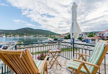 Holiday home Dinko - 20 m from sea