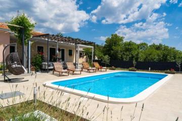 Villa Pax - with pool