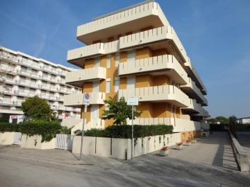 Apartment for 4 people with terrace A C