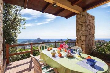 Costa Paradiso villa con piscina indipendente e vista mare per 6 persone