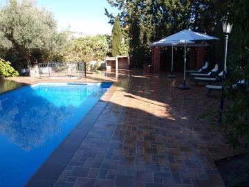 Acogedora y amplia villa con piscina