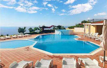 Nice apartment in PARGHELIA with 2 Bedrooms