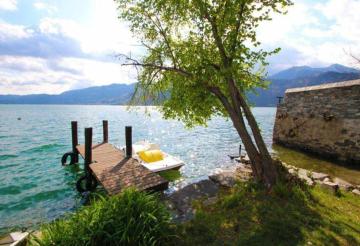 Il Glicine appartamento con darsena privata a lago