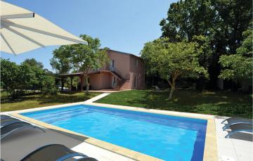 Amazing home in Rovinj with 3 Bedrooms, WiFi and Outdoor swimming pool