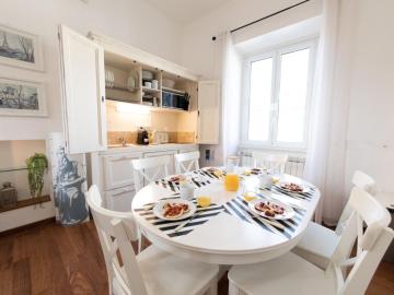 The Best Rent - Three-bedroom apartment close to Colosseo