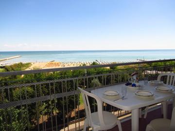 Apartment For 4 People With Sea View by Beahost Rentals
