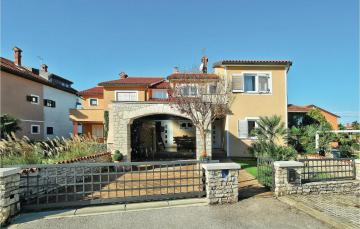 Stunning apartment in Umag with 2 Bedrooms and WiFi