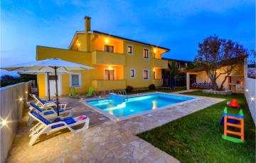 Awesome home in Pula with 5 Bedrooms, Jacuzzi and WiFi