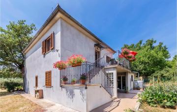 Stunning apartment in Kaldanija with 1 Bedrooms and WiFi