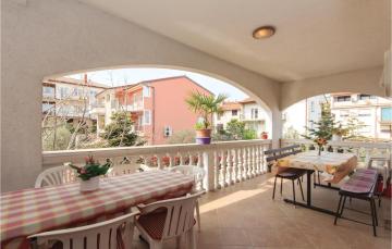Nice apartment in Pula with 2 Bedrooms
