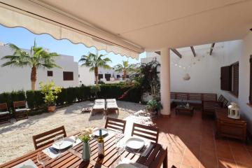 Jazmines apto frente al mar con piscinas