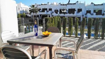 El sol apartamento con jardín en lujosa residencia en la playa