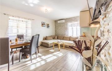 Three-Bedroom Holiday Home in Pomer