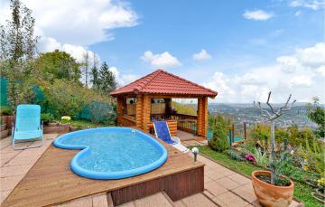 Beautiful apartment in Zagreb with Outdoor swimming pool and 2 Bedrooms
